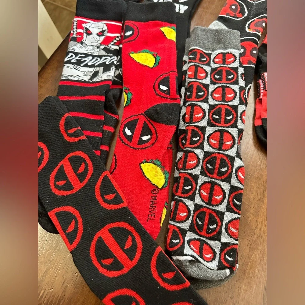 Deadpool socks bundle - Picture 5 of 6